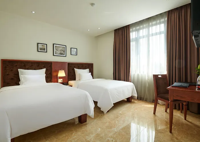 Paradise 4*